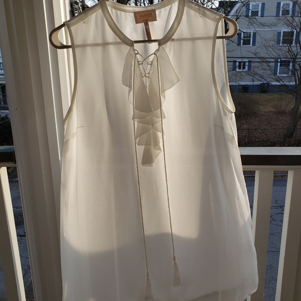 🔥Laundry Ruffle Front sleeveless blouse